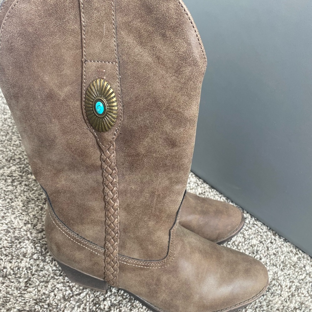 Cowgirl style boot